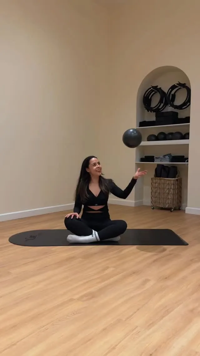 Instructora de Pilates en el estudio