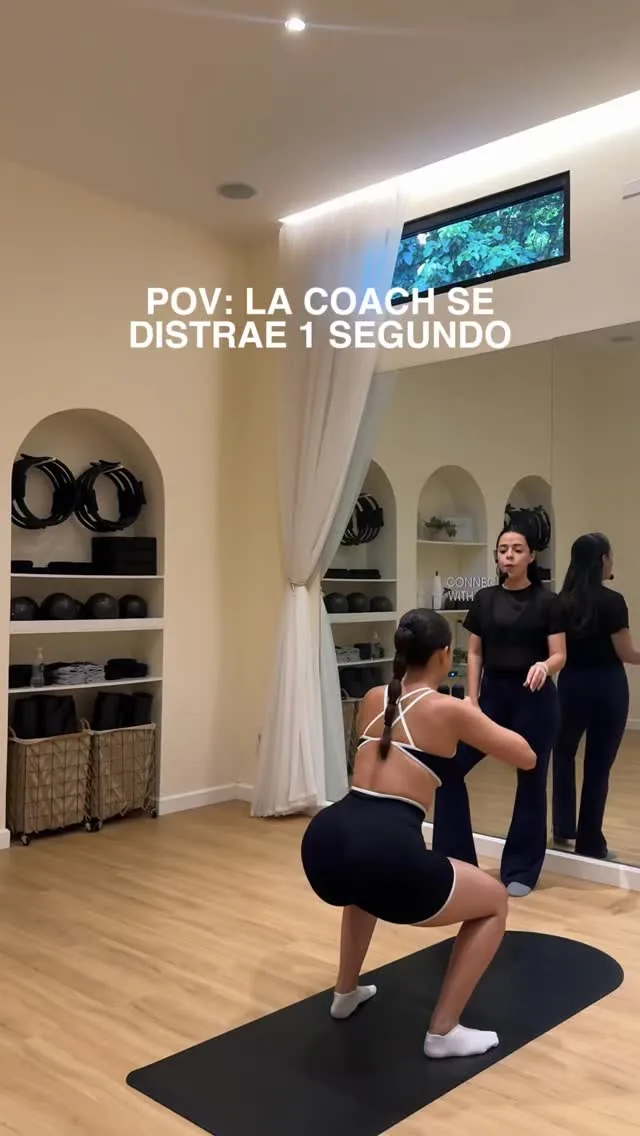 Coach guiando una clase de Pilates en The Core Site